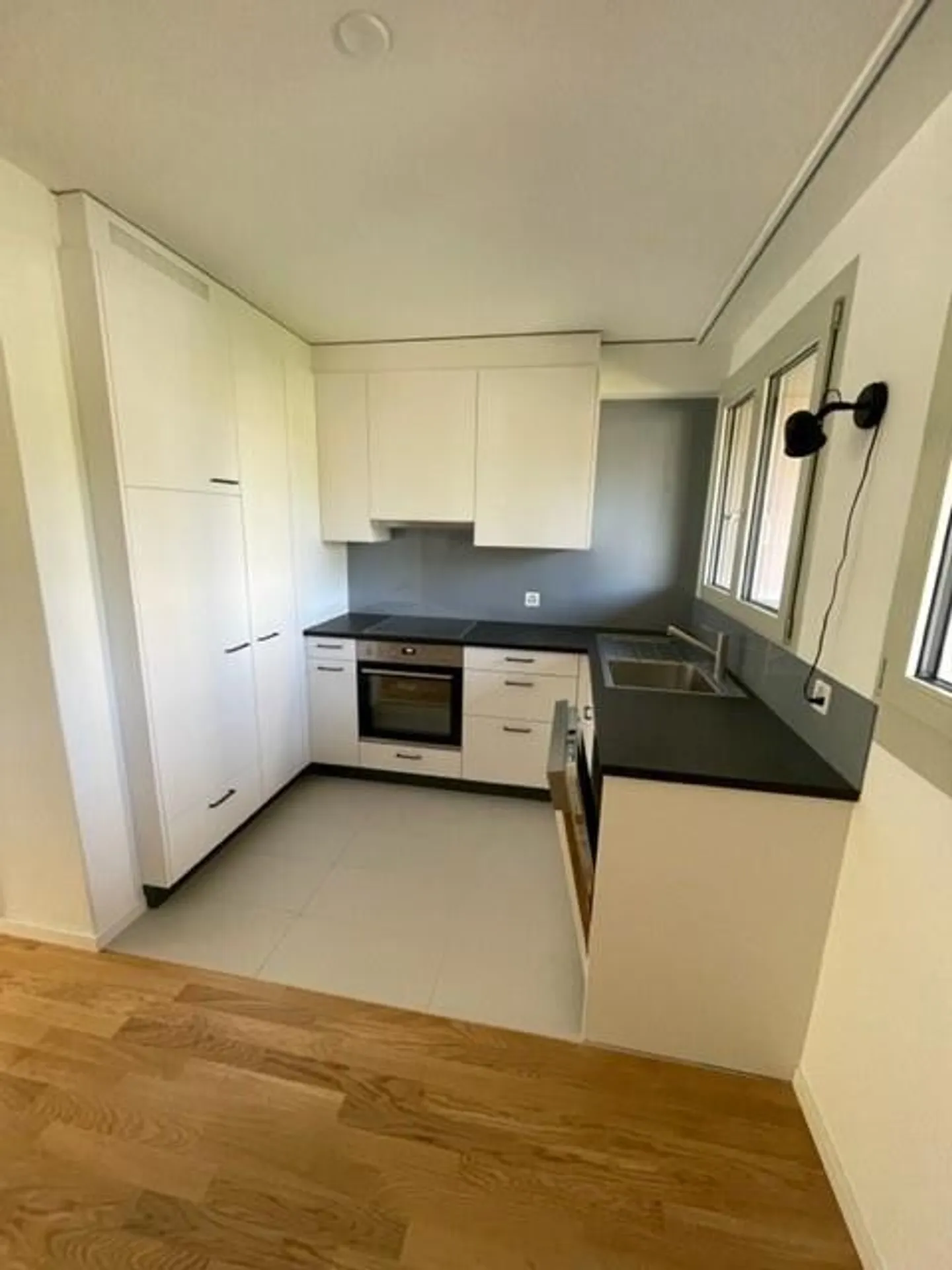 Attractive 3-room apartment in the green - Photo 2 of 6