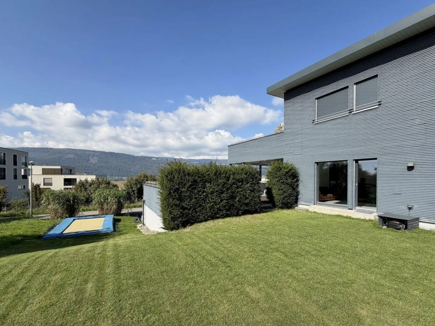 MODERNE VILLA MIT GROSSZÜGIGEM RAUMANGEBOT - Foto 2 von 6