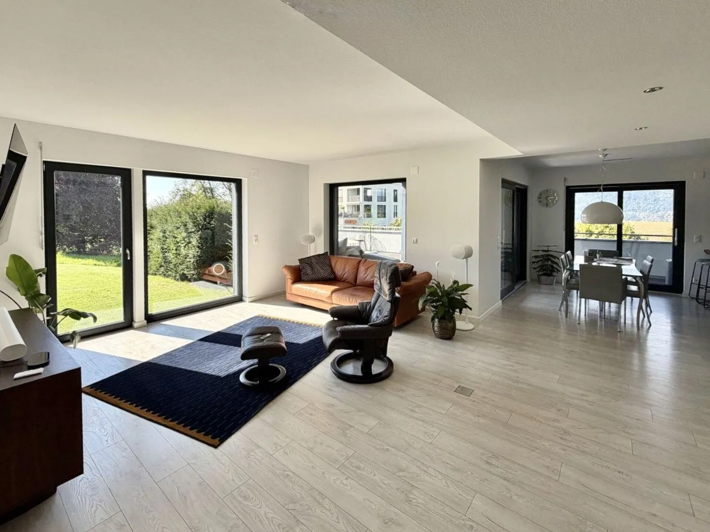 MODERNE VILLA MIT GROSSZÜGIGEM RAUMANGEBOT - Foto 3 von 6