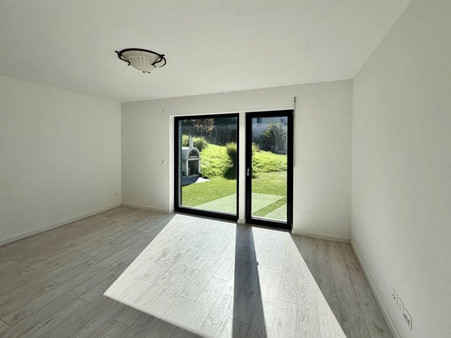 MODERNE VILLA MIT GROSSZÜGIGEM RAUMANGEBOT - Foto 4 von 6