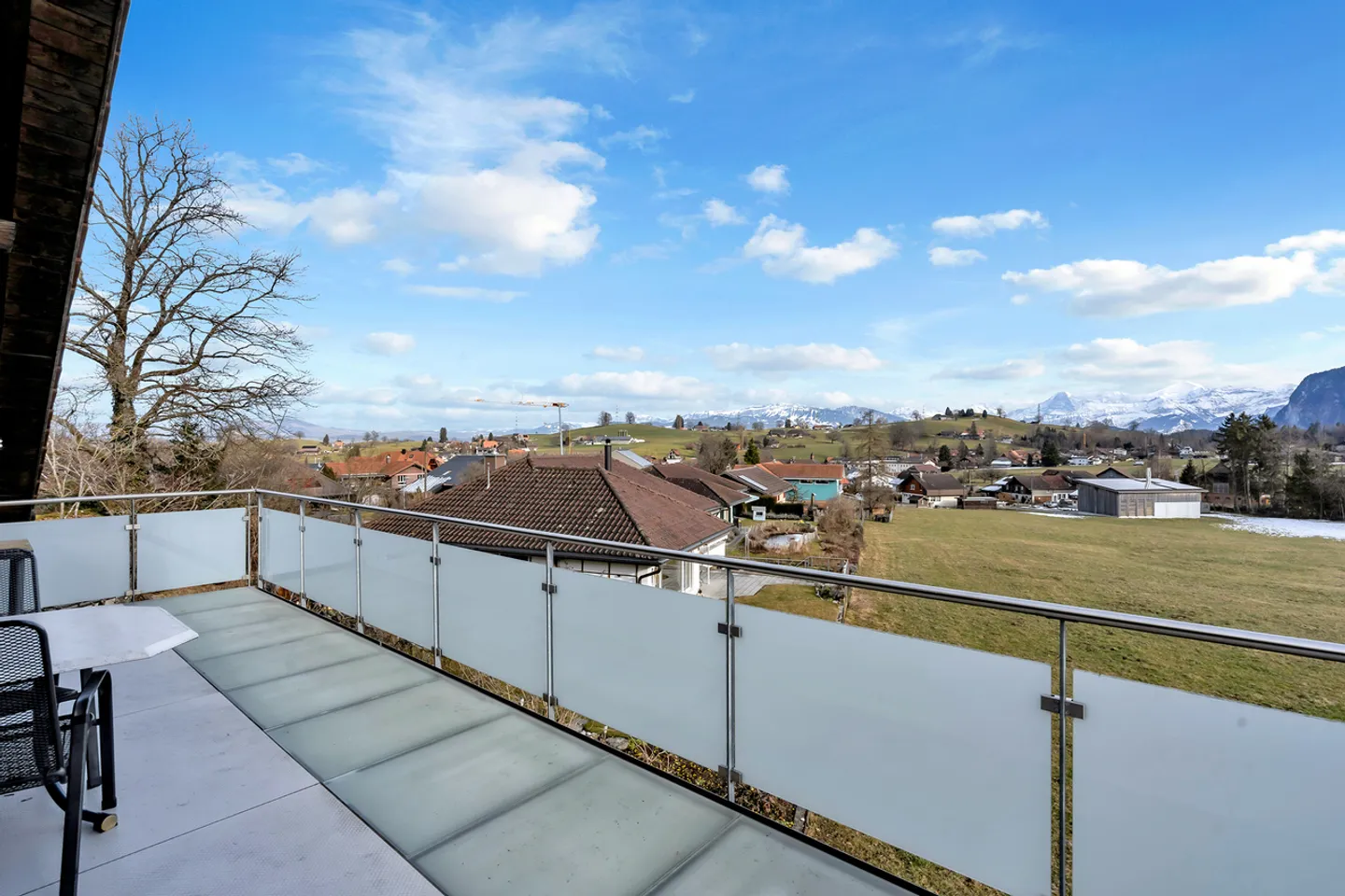 Appartamento attico 4.5 stanze in standard di proprietà con vista libera - Foto 11 di 13