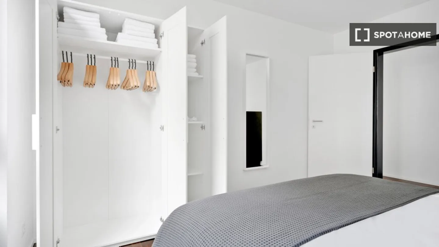 Discover, visit, and rent your new home online with complete confidence. - Photo 12 of 18