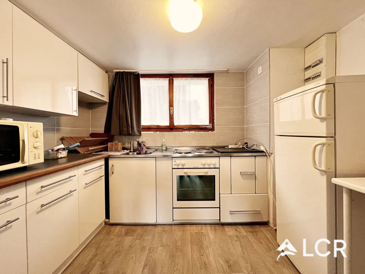 Wunderschöne 2,5-Zimmer-Wohnung möbliert - Holzofen - Viel Charme - Foto 5 von 8