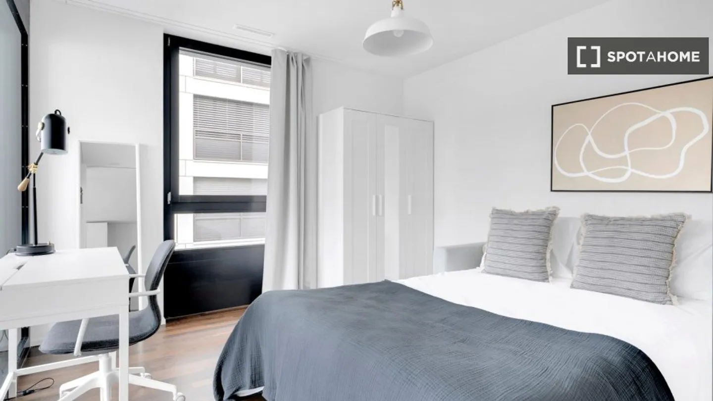 Discover, visit, and rent your new home online with complete confidence. - Photo 14 of 18