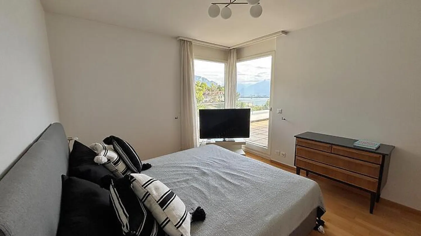 Appartement spacieux avec vue sur le lac - Photo 4 sur 9