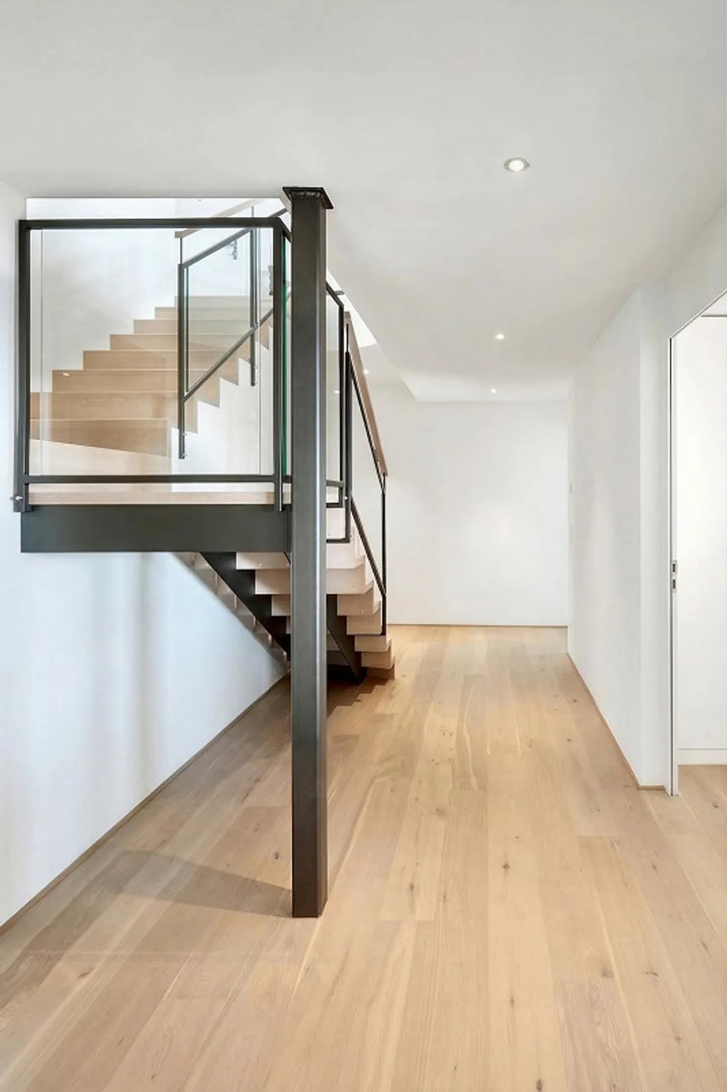 Point fort architectural avec vue et flair moderne - Photo 4 sur 7