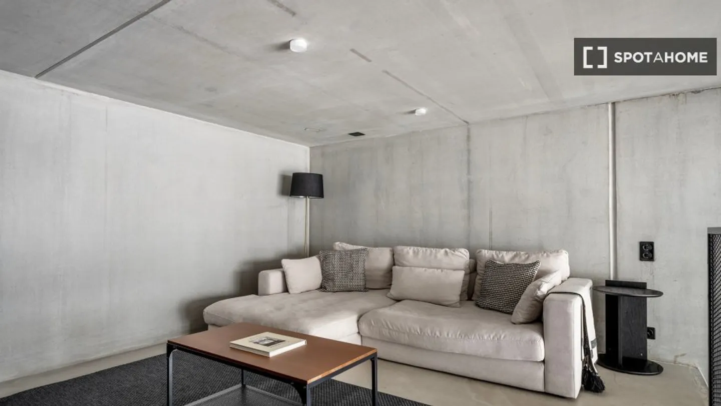 Discover, visit and rent your new home online with full confidence. - Photo 3 of 18