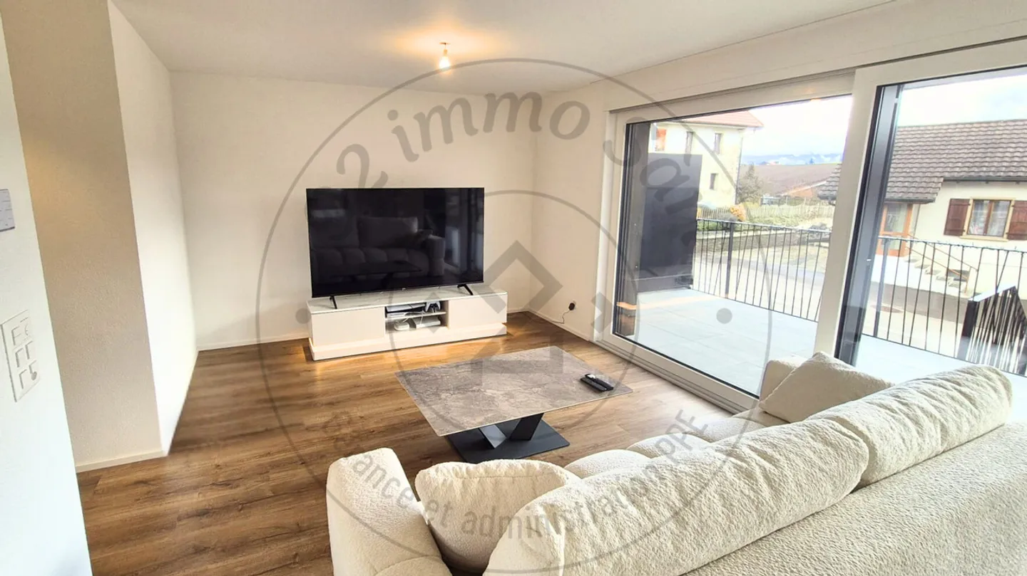 Très bel appartement de 4,5 pièces au rez-de-chaussée - Photo 3 sur 8