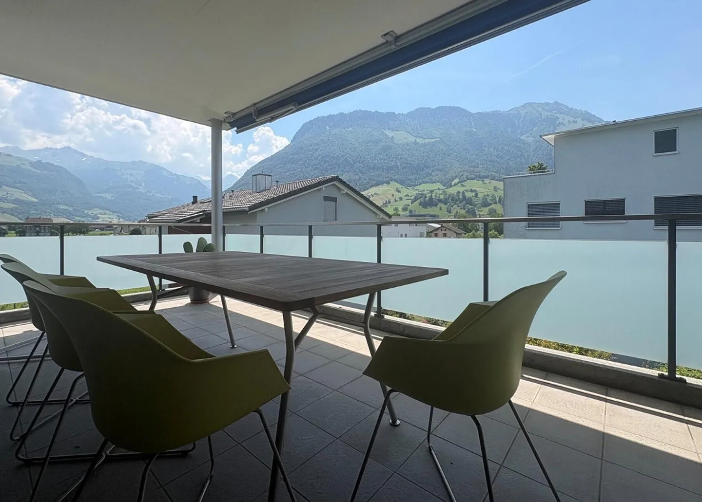 Appartamento di 4,5 stanze in un quartiere adatto alle famiglie e tranquillo - Foto 1 di 8