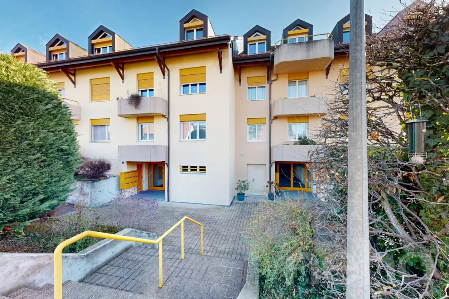 Duplex spacieux en attique près de la gare - Photo 1 sur 12