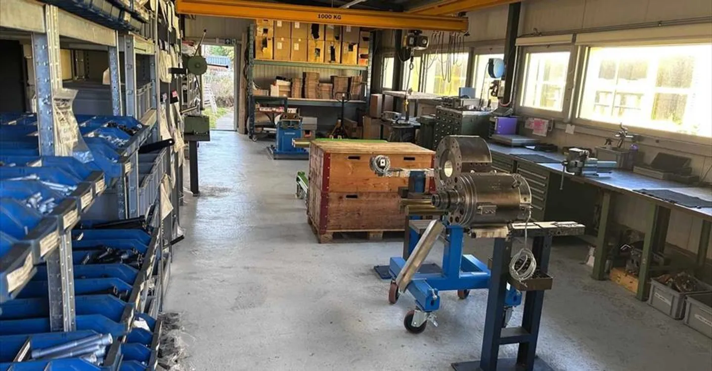 Mixed-use building for rent - Photo 11 of 12