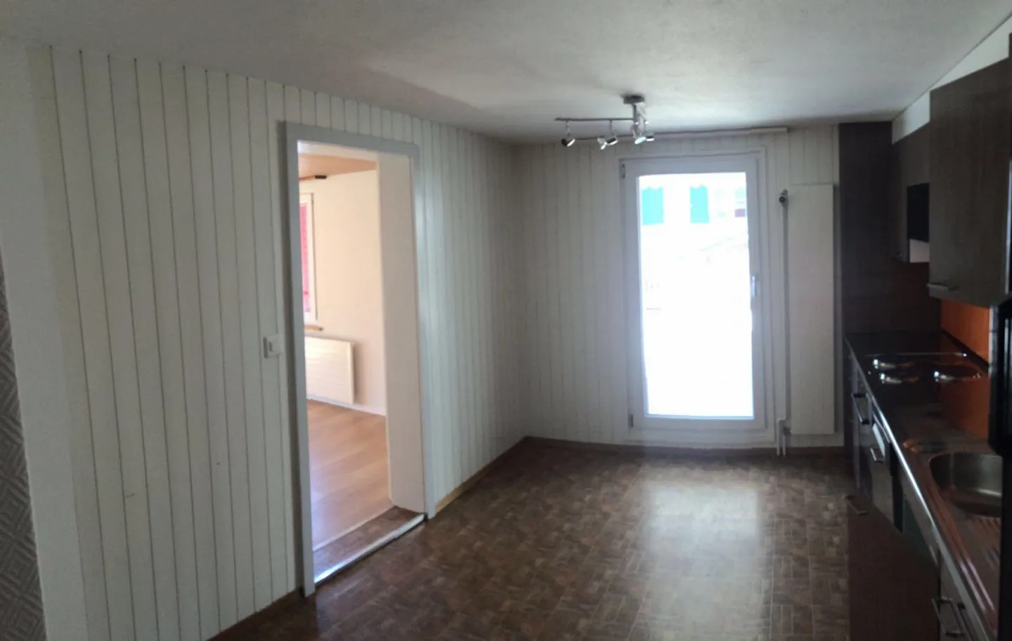 Apartment in a prime location with terrace - Photo 5 of 8