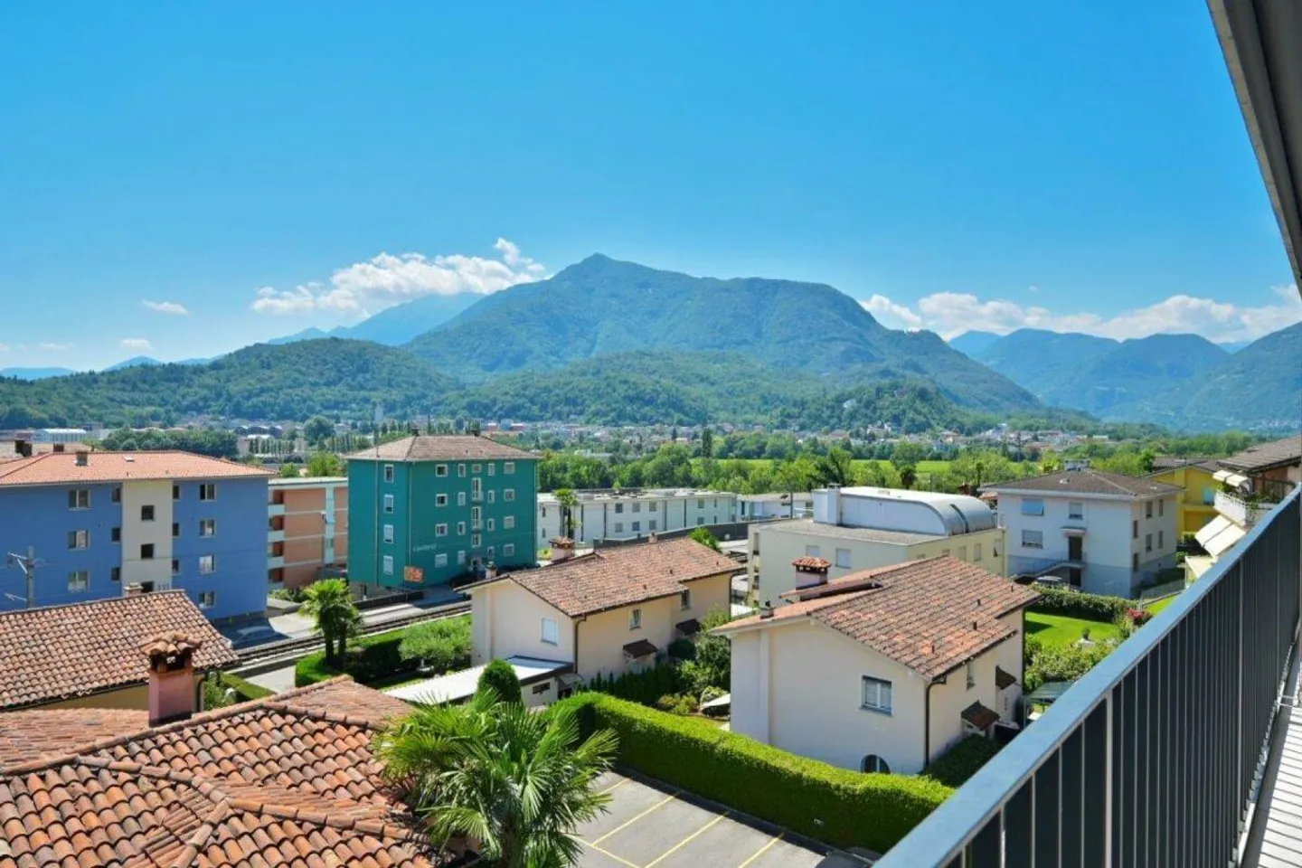 Penthouse with large terraces in new Residence - Photo 2 of 11