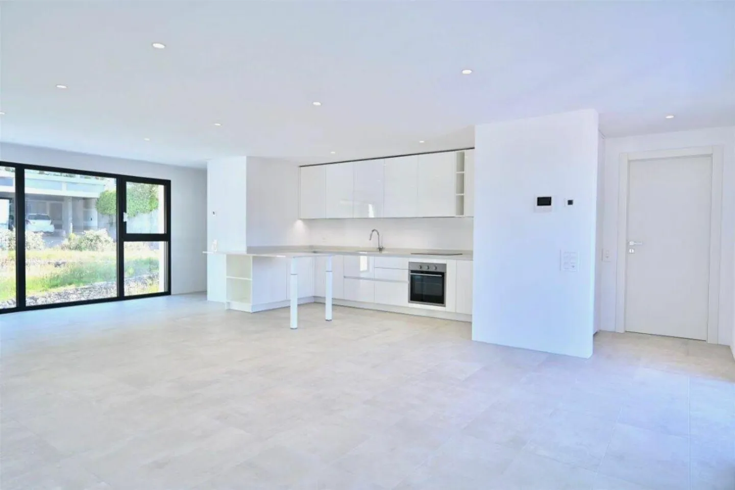 Penthouse with large terraces in new Residence - Photo 4 of 11