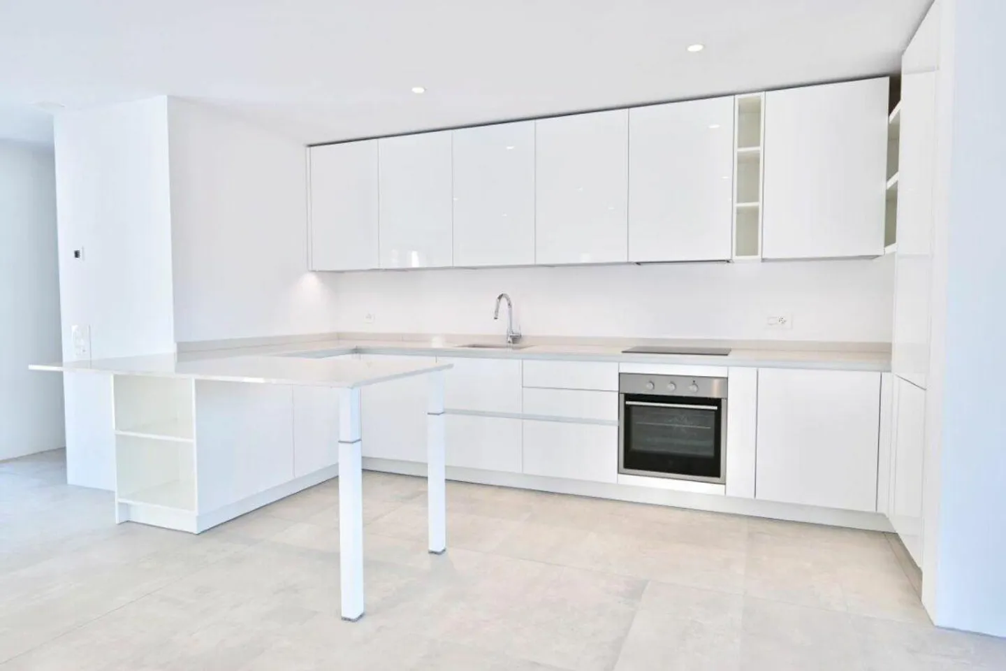 Penthouse with large terraces in new Residence - Photo 5 of 11