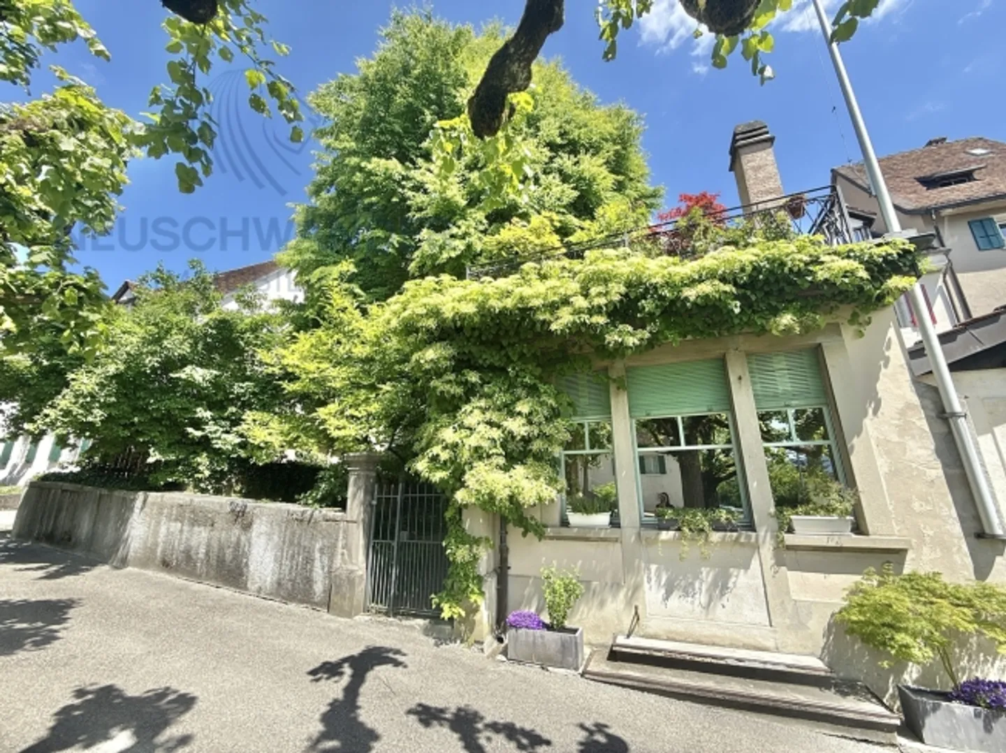 Unica passerella tra due edifici nel centro storico con giardino - Foto 9 di 20
