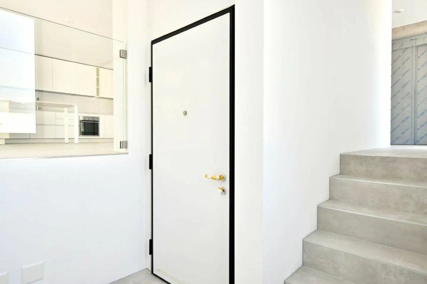 Penthouse with large terraces in new Residence - Photo 9 of 11