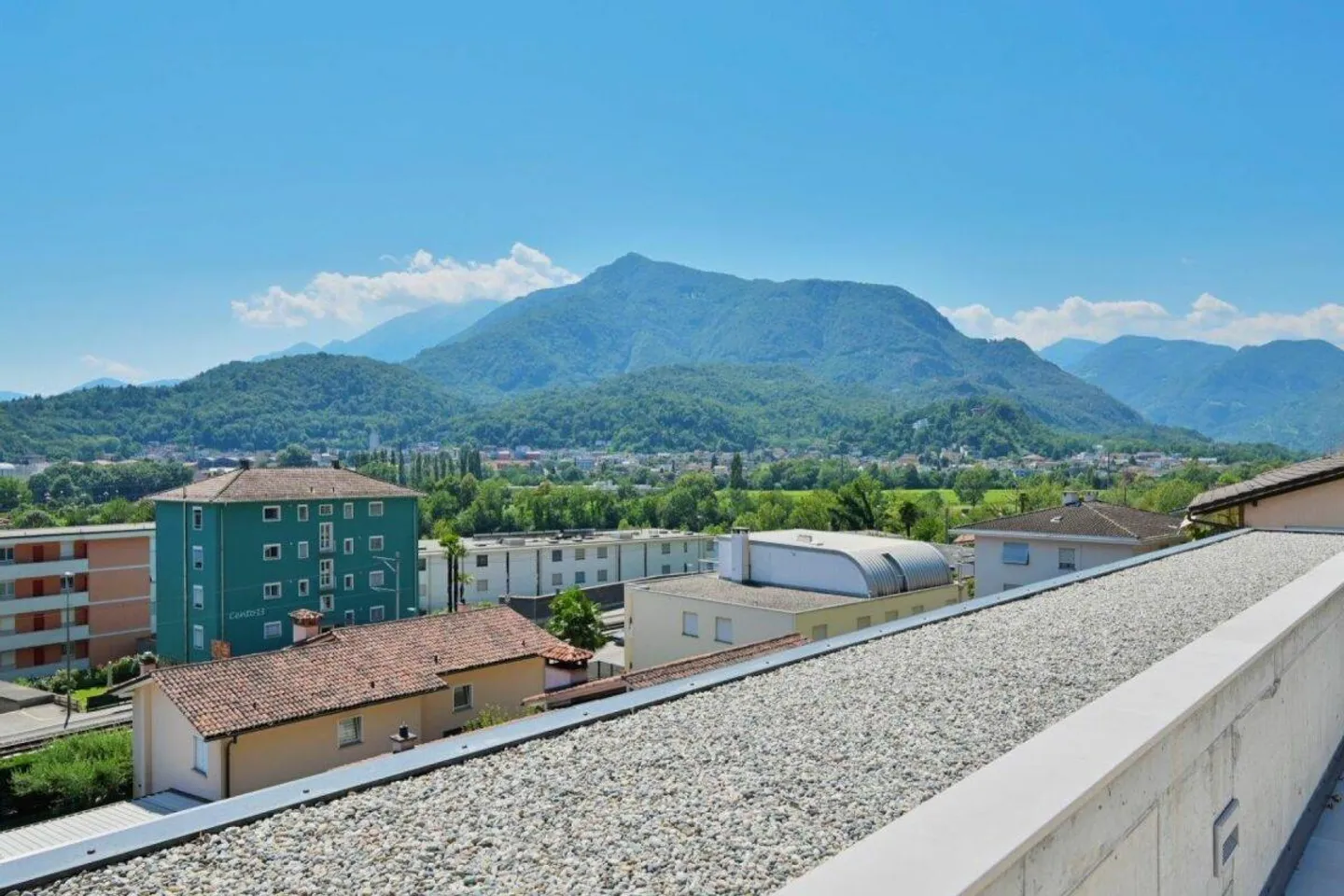 Penthouse with large terraces in new Residence - Photo 10 of 11