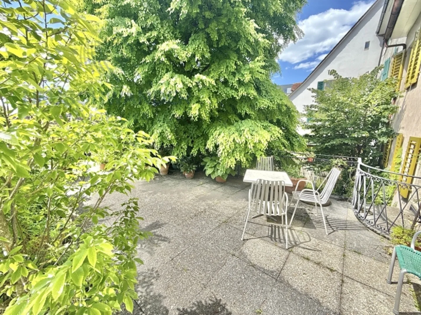 Unica passerella tra due edifici nel centro storico con giardino - Foto 12 di 20
