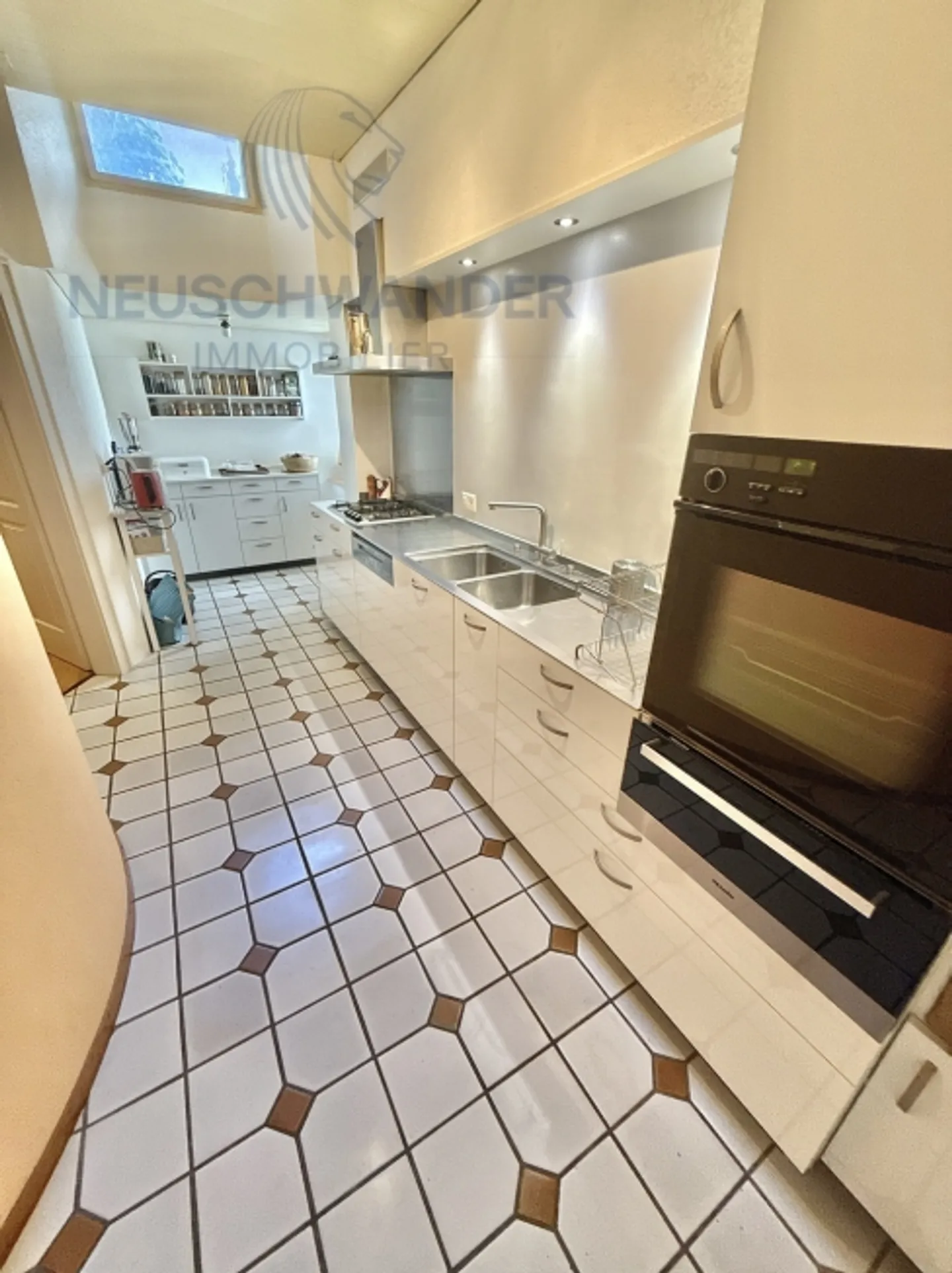 Unica passerella tra due edifici nel centro storico con giardino - Foto 15 di 20