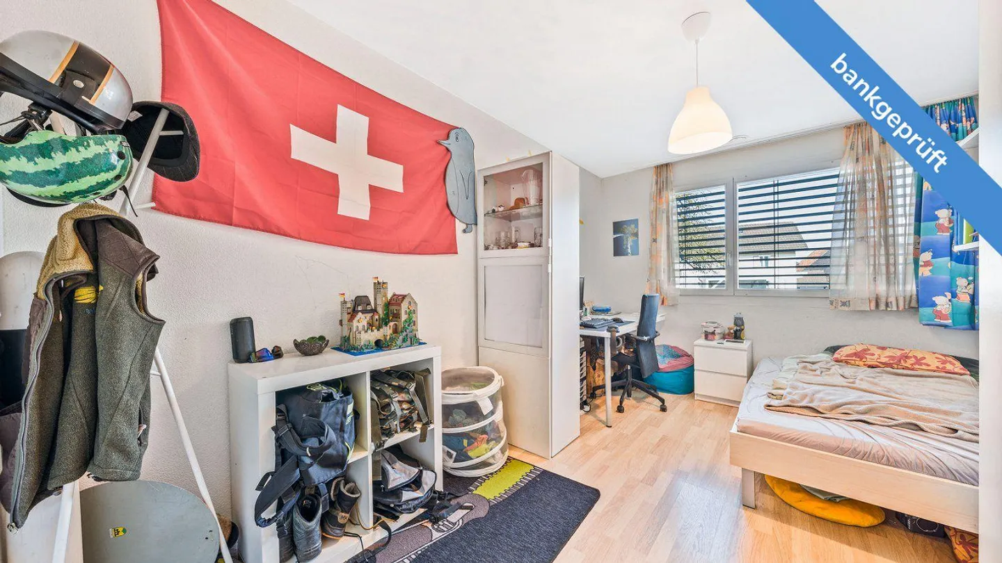 Stylish Apartment in Prime Location - Photo 6 of 13