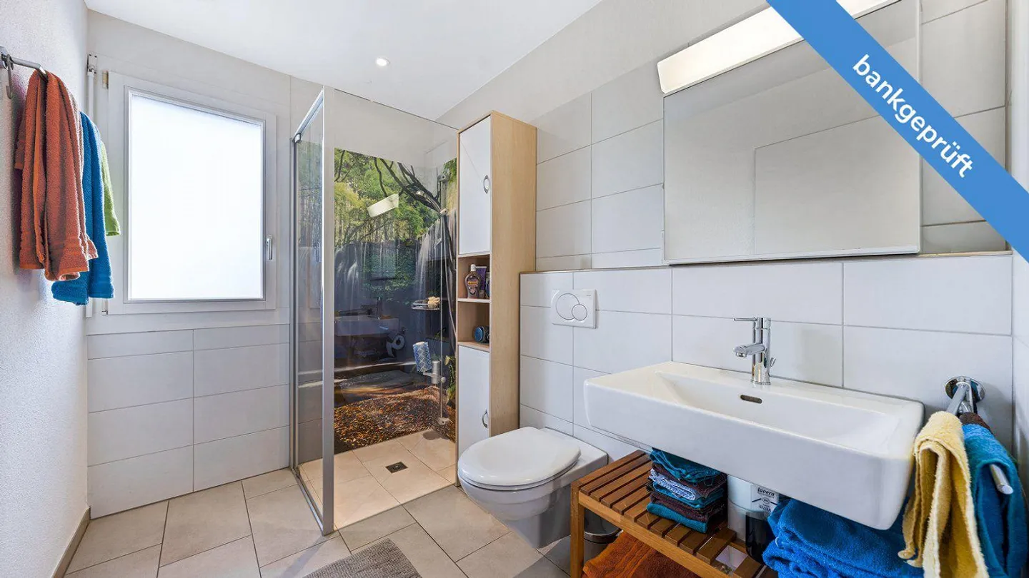 Stylish Apartment in Prime Location - Photo 8 of 13