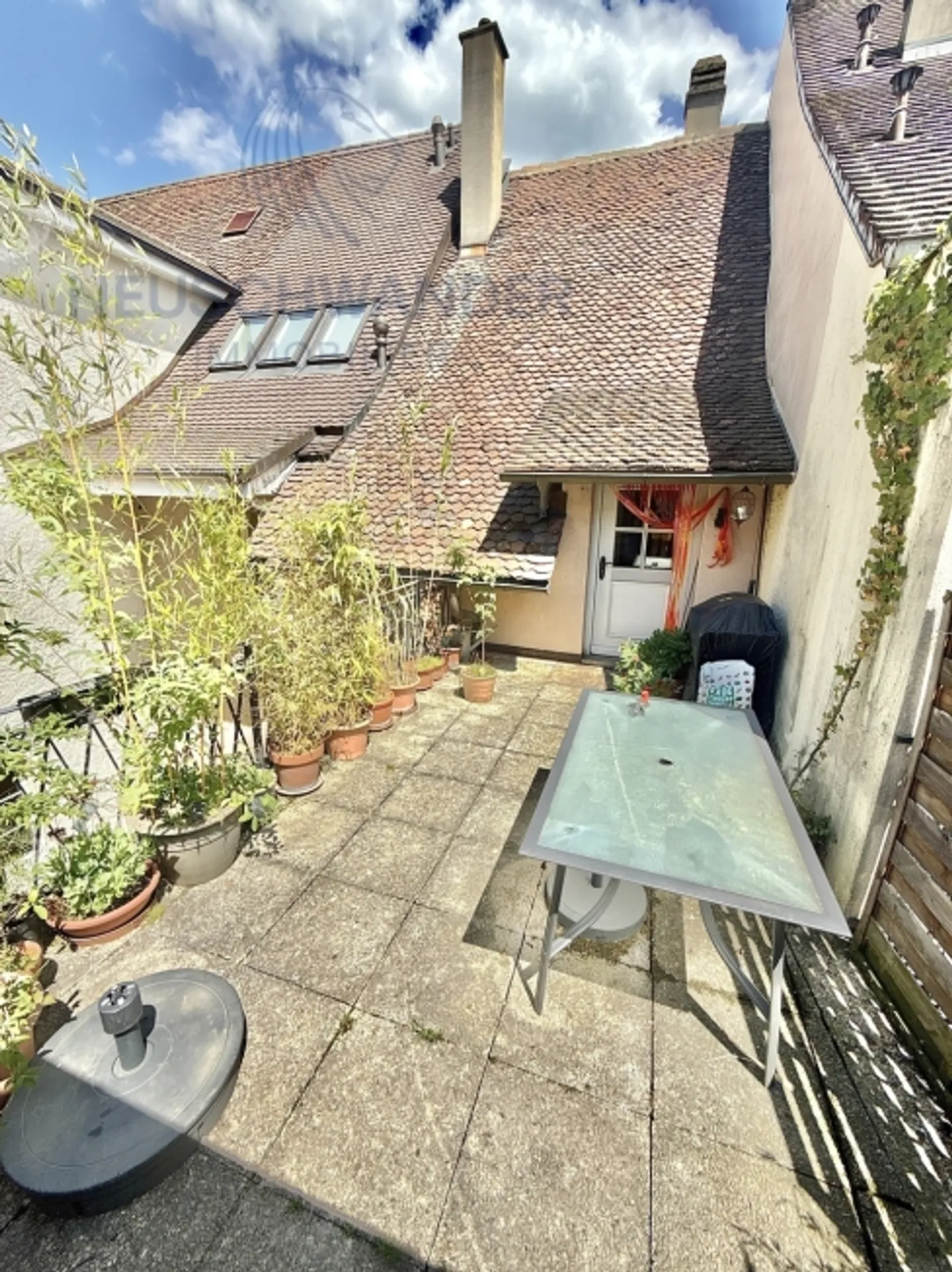 Unica passerella tra due edifici nel centro storico con giardino - Foto 20 di 20