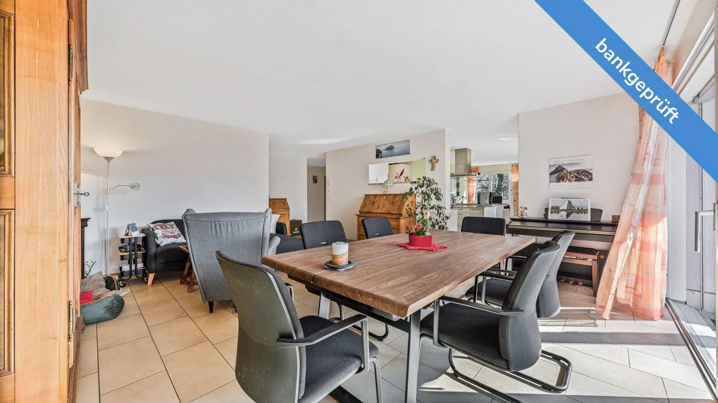 Stylish Apartment in Prime Location - Photo 3 of 13