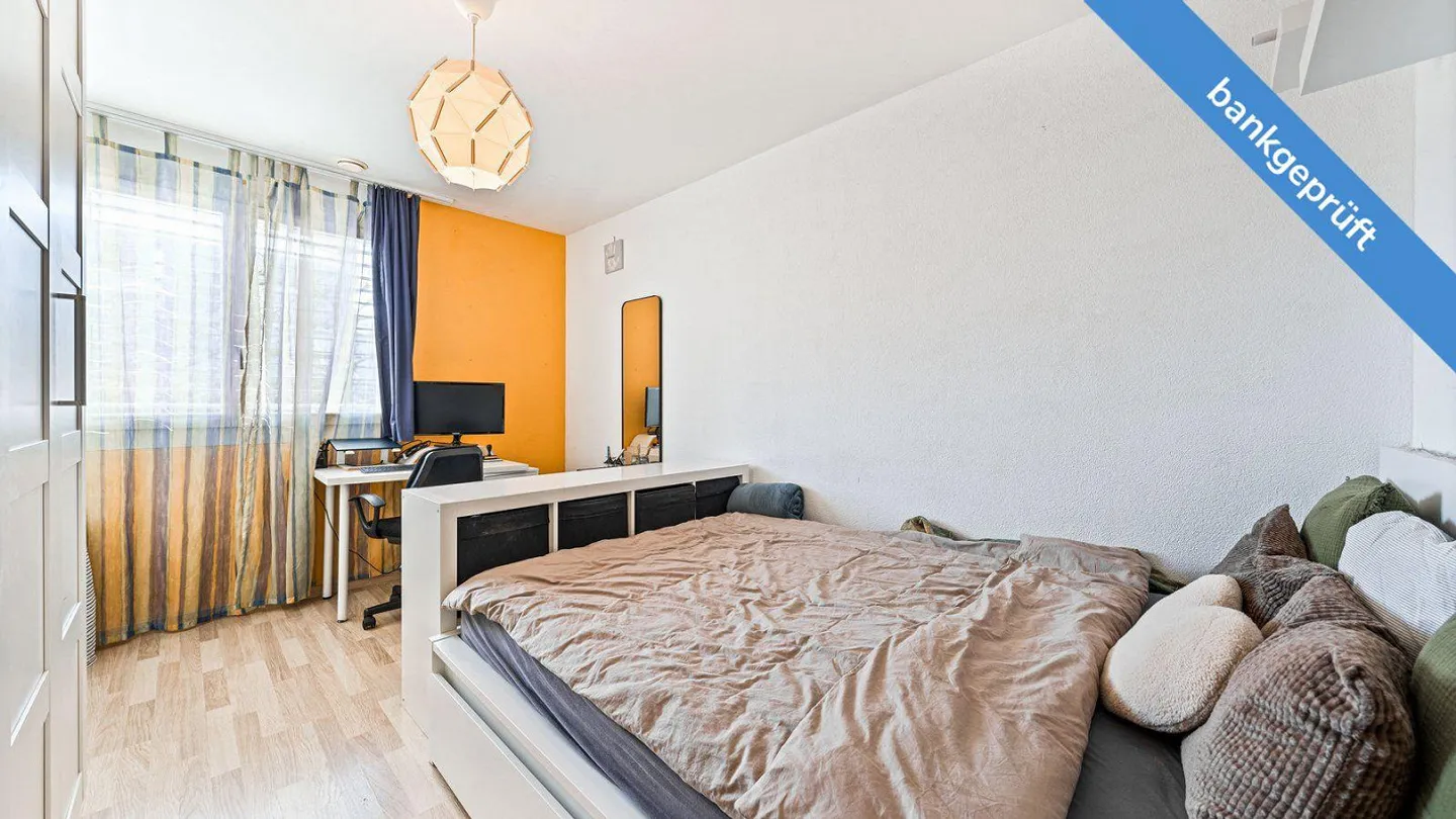 Stylish Apartment in Prime Location - Photo 5 of 13