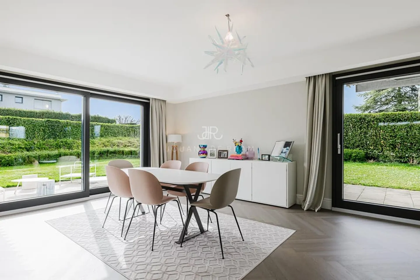 Schönes modernes Haus - Foto 4 von 9