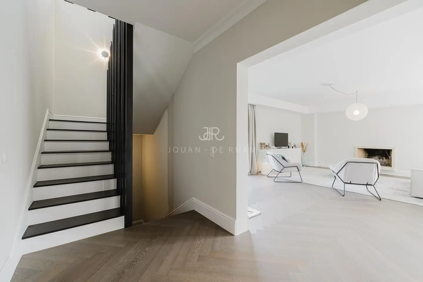 Schönes modernes Haus - Foto 5 von 9