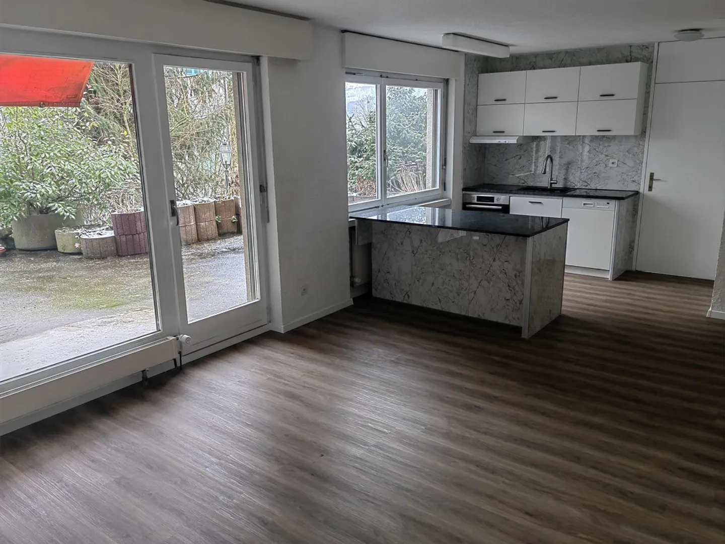 First rental after renovation 2-room ground floor apartment with terrace - Photo 2 of 14