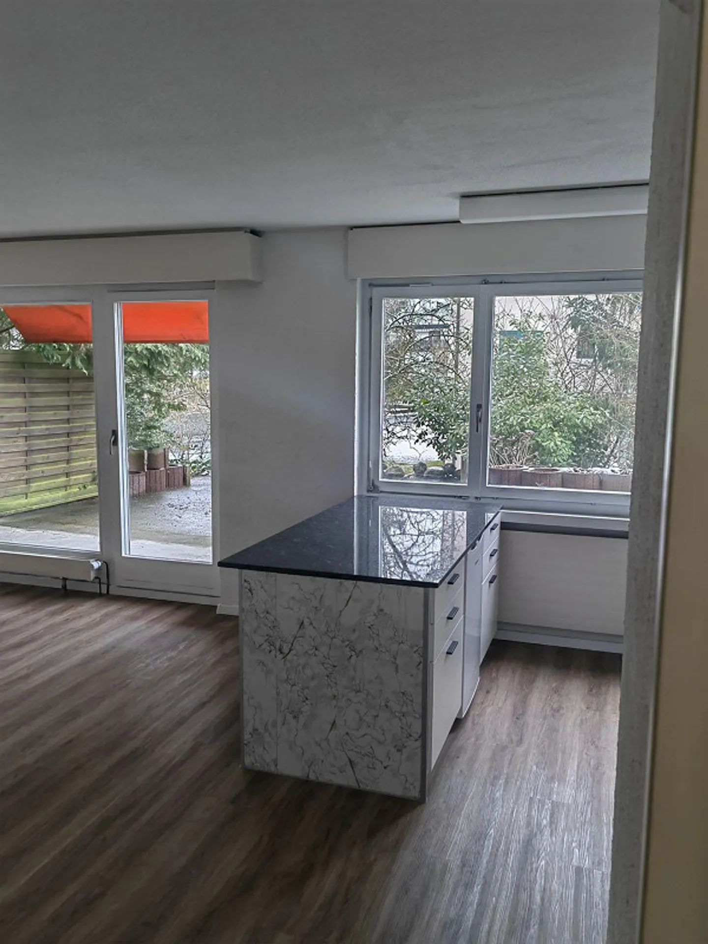 First rental after renovation 2-room ground floor apartment with terrace - Photo 3 of 14