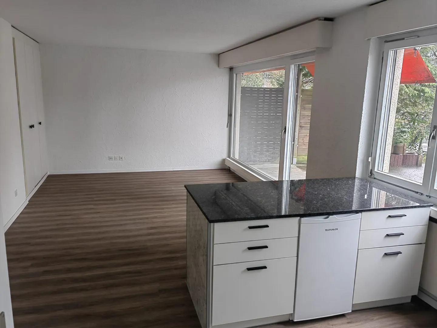 First rental after renovation 2-room ground floor apartment with terrace - Photo 4 of 14