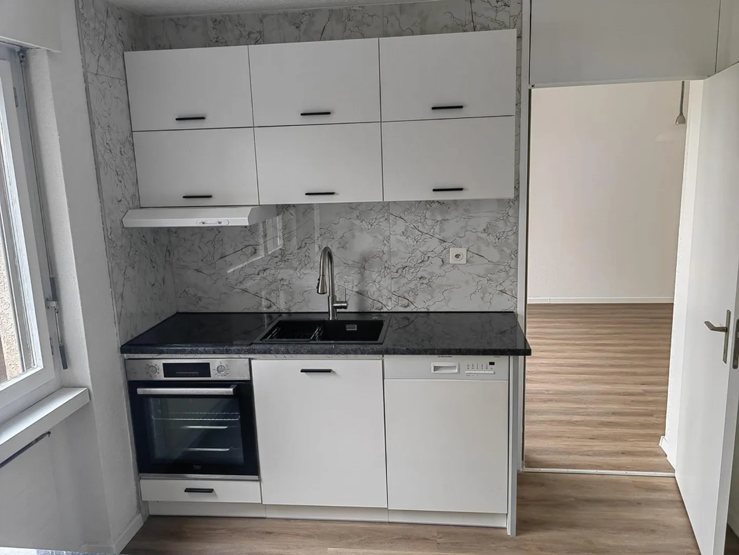 First rental after renovation 2-room ground floor apartment with terrace - Photo 5 of 14