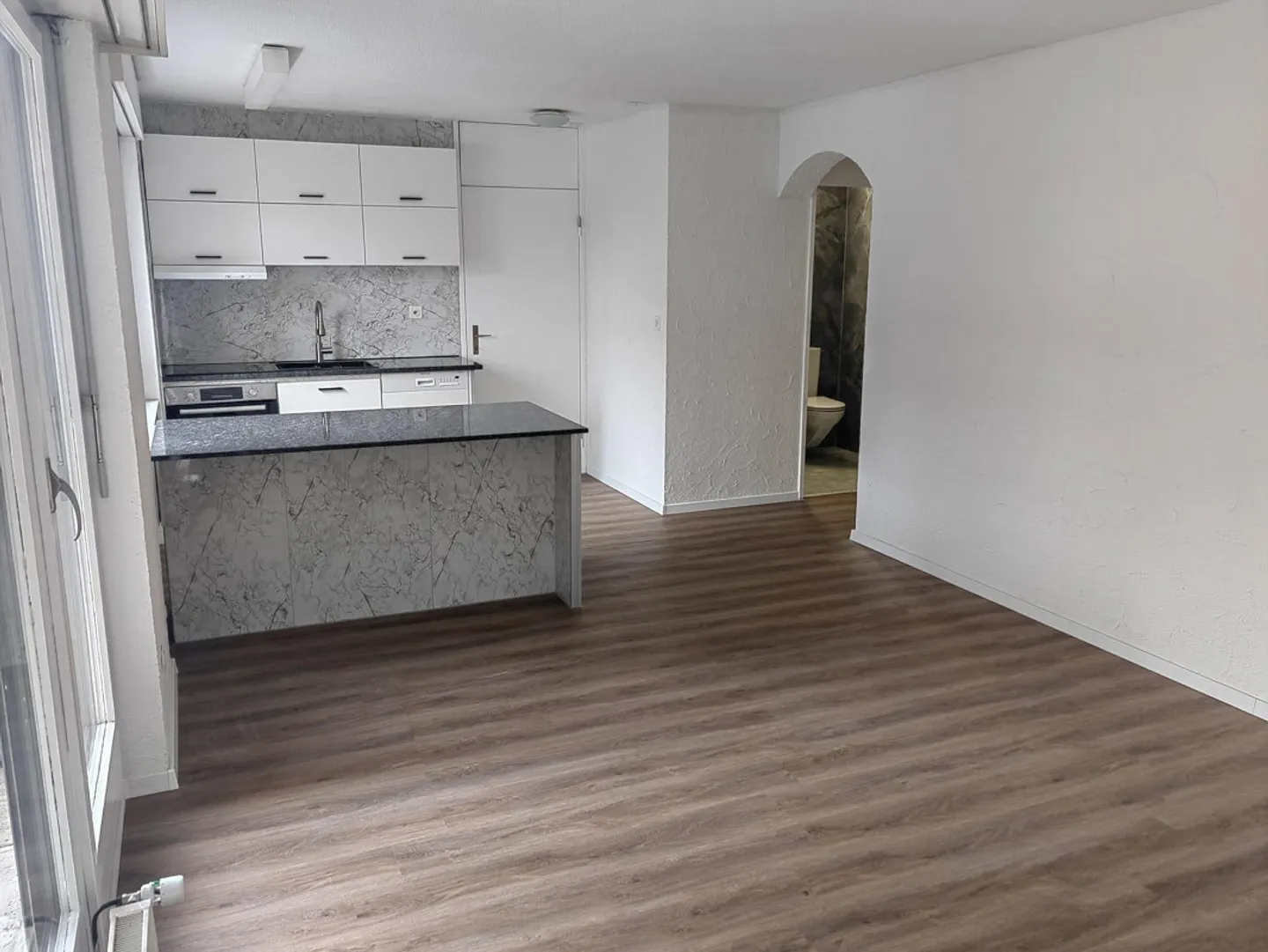 First rental after renovation 2-room ground floor apartment with terrace - Photo 9 of 14