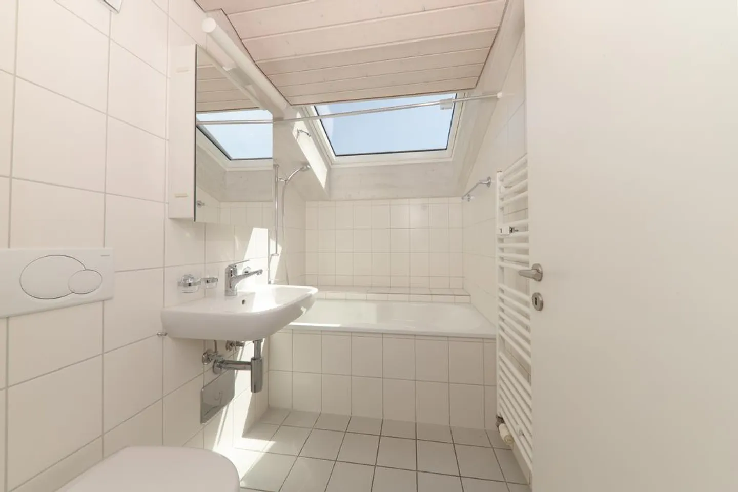 Modern 2.0-room attic apartment with charm - Photo 5 of 9