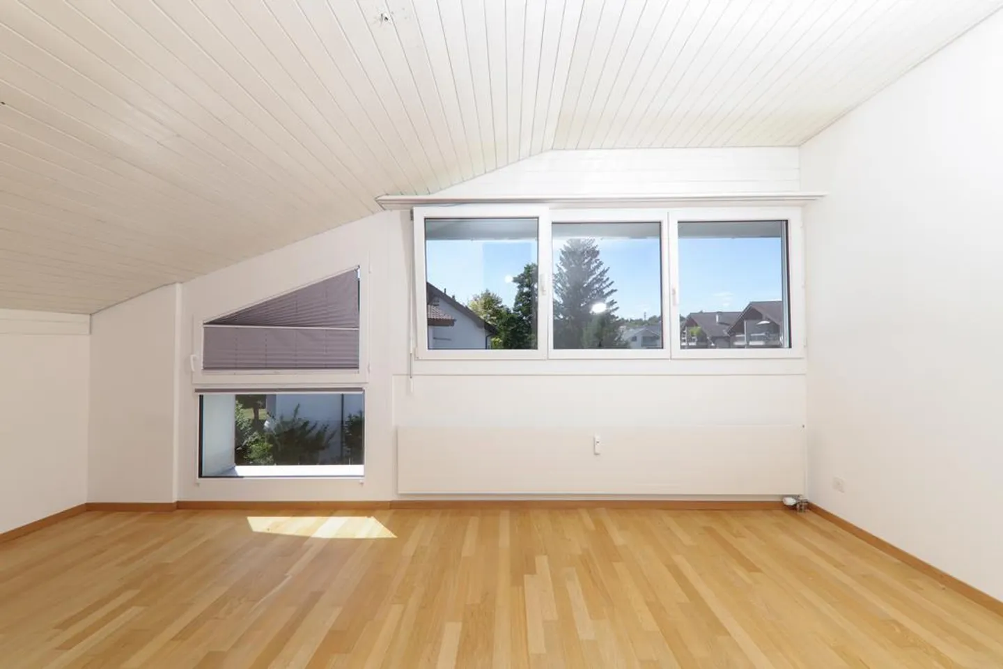 Modern 2.0-room attic apartment with charm - Photo 7 of 9