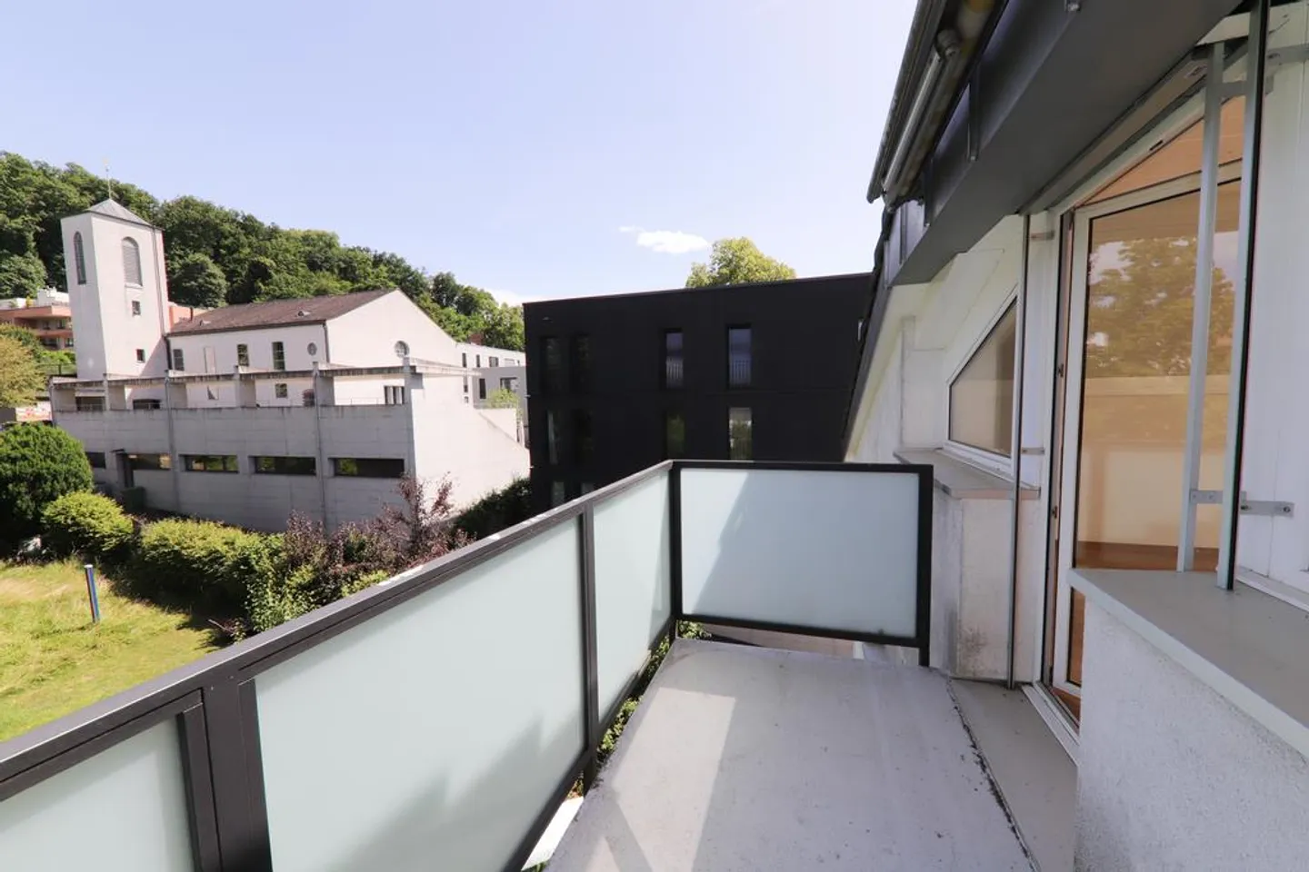Modern 2.0-room attic apartment with charm - Photo 8 of 9
