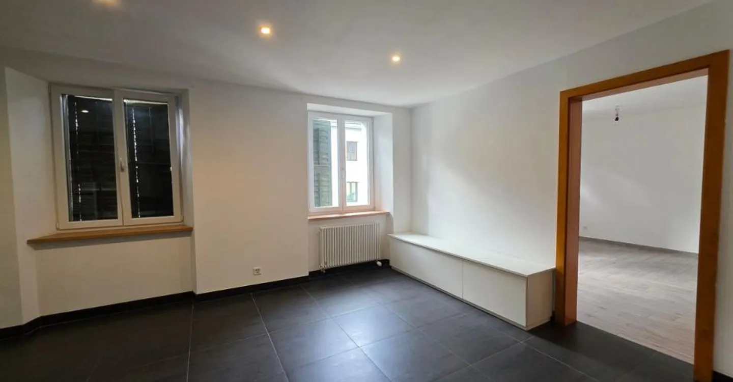 Maison jumelée composée de 5 appartements entièrement rénovés - Photo 7 of 12