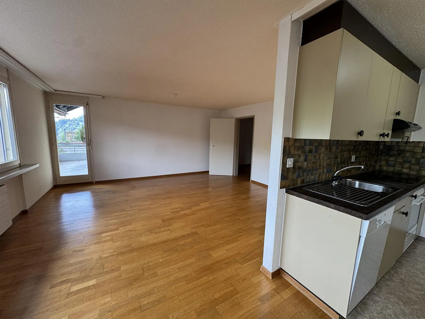 Appartamento affascinante 3.5 stanze con balcone a Degersheim - Foto 2 di 8