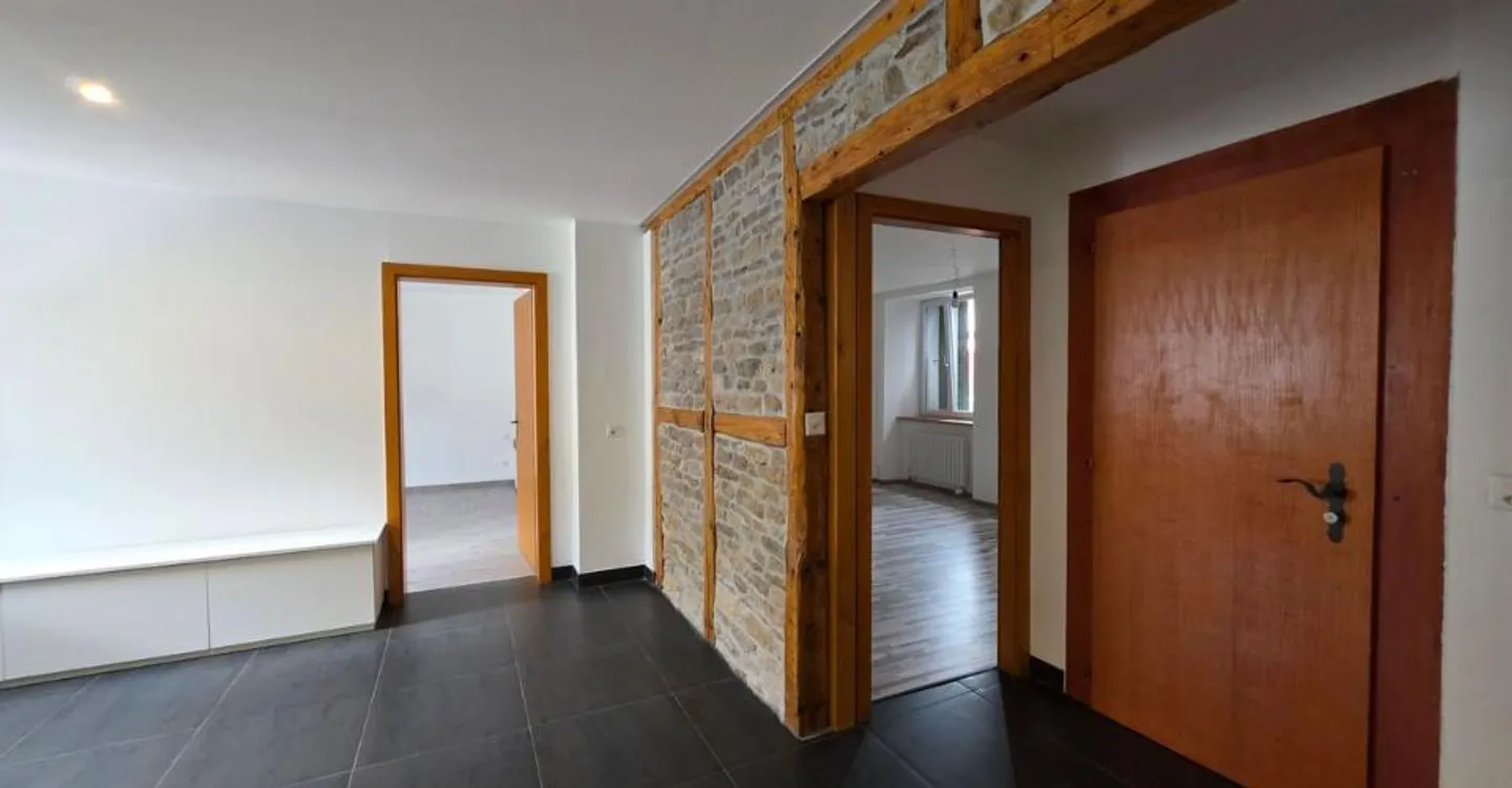 Maison jumelée composée de 5 appartements entièrement rénovés - Photo 6 of 12