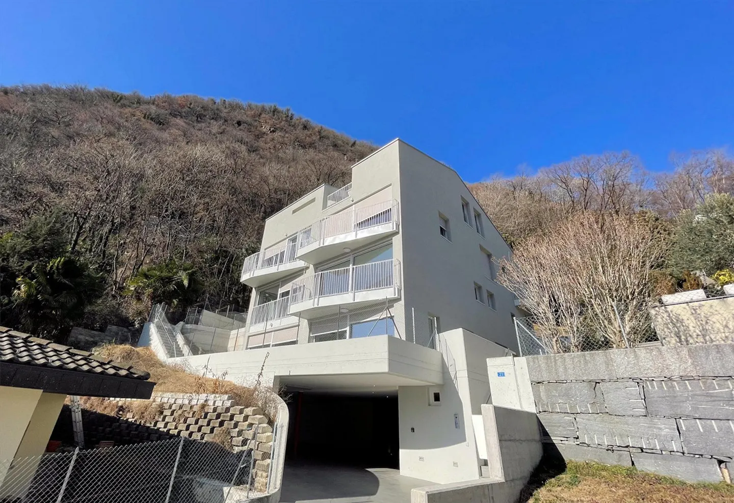 New building with 5 residential units, embedded in nature - Photo 1 of 14