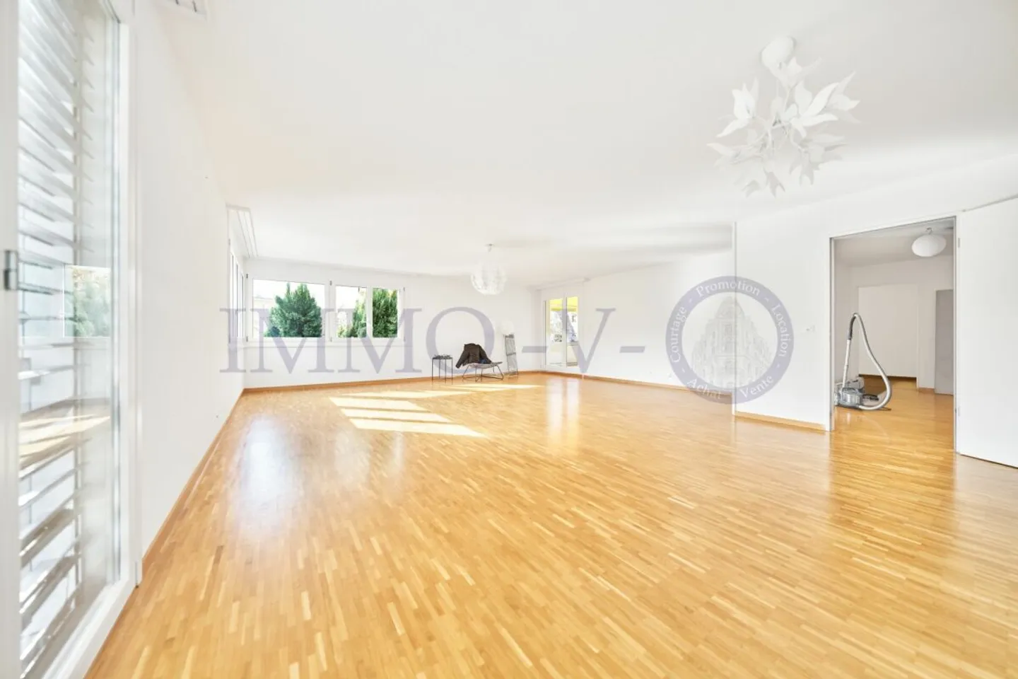 Apartment for rent - Photo 2 of 12