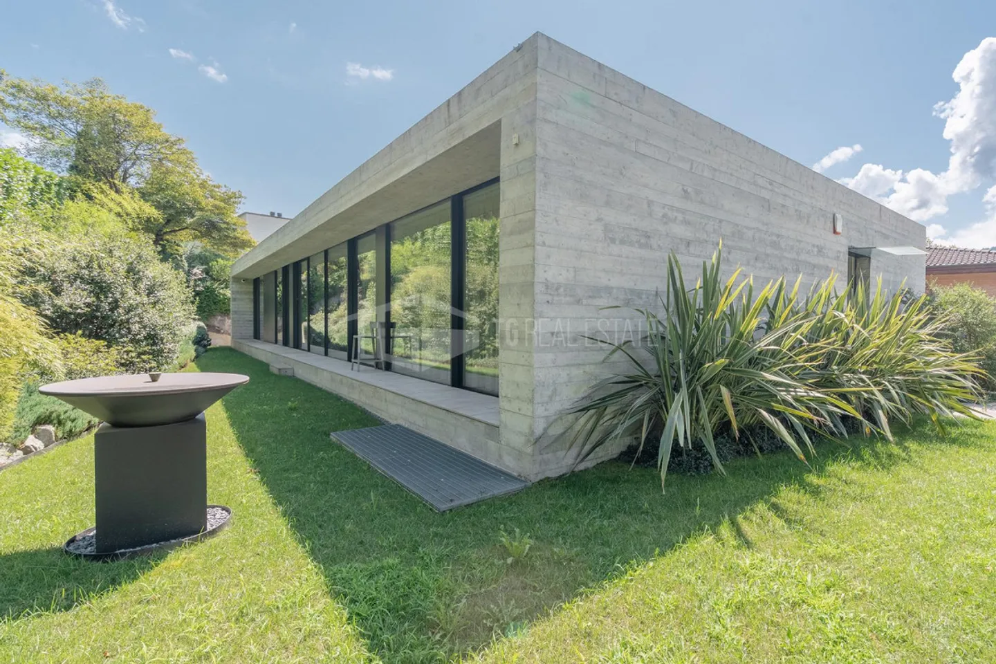 Elegante villa moderna nel verde - Foto 6 di 13