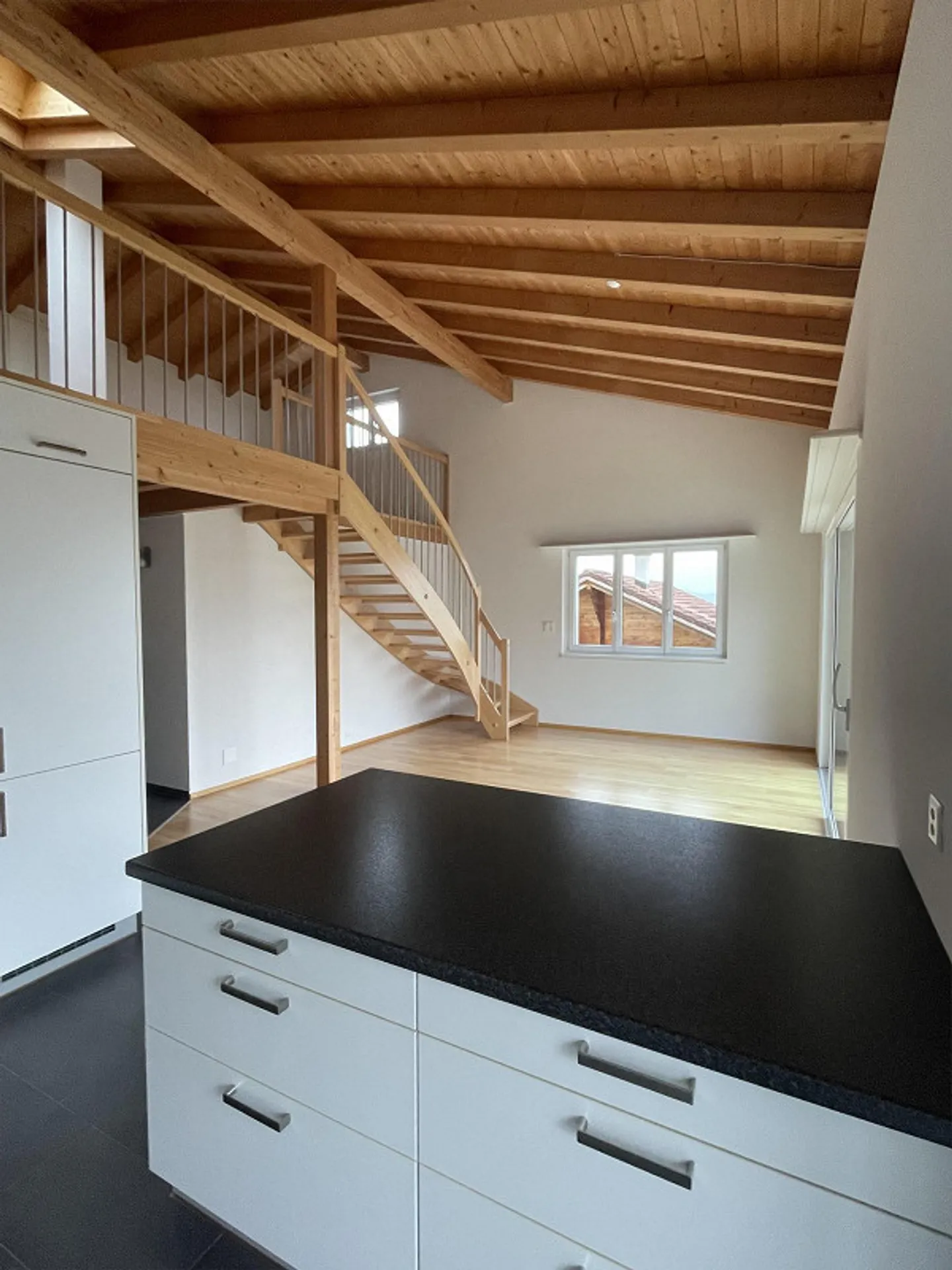 moderne, grosse Wohnung in steuergünstigen Gemeinde - Foto 1 von 4