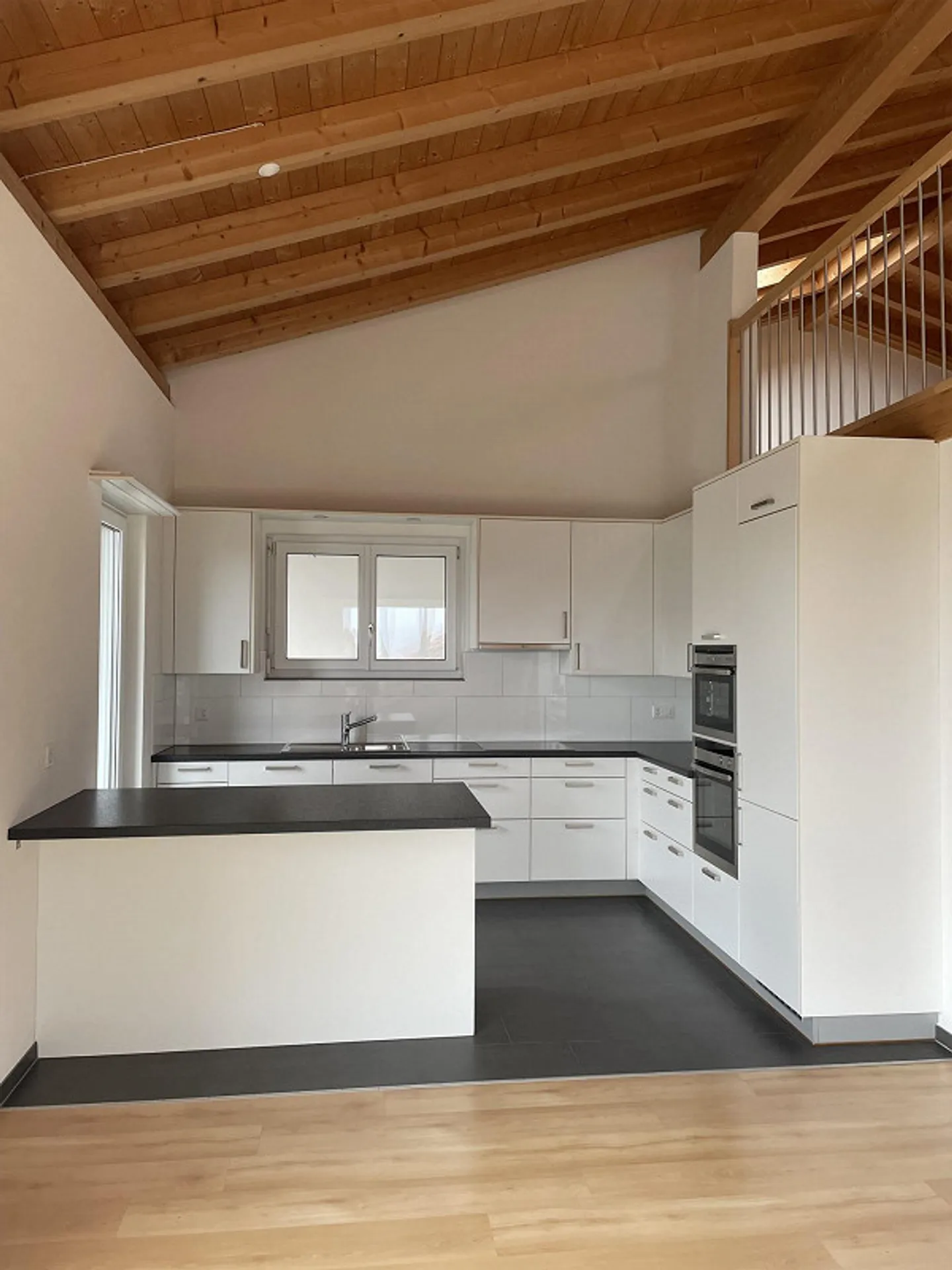 moderne, grosse Wohnung in steuergünstigen Gemeinde - Foto 3 von 4