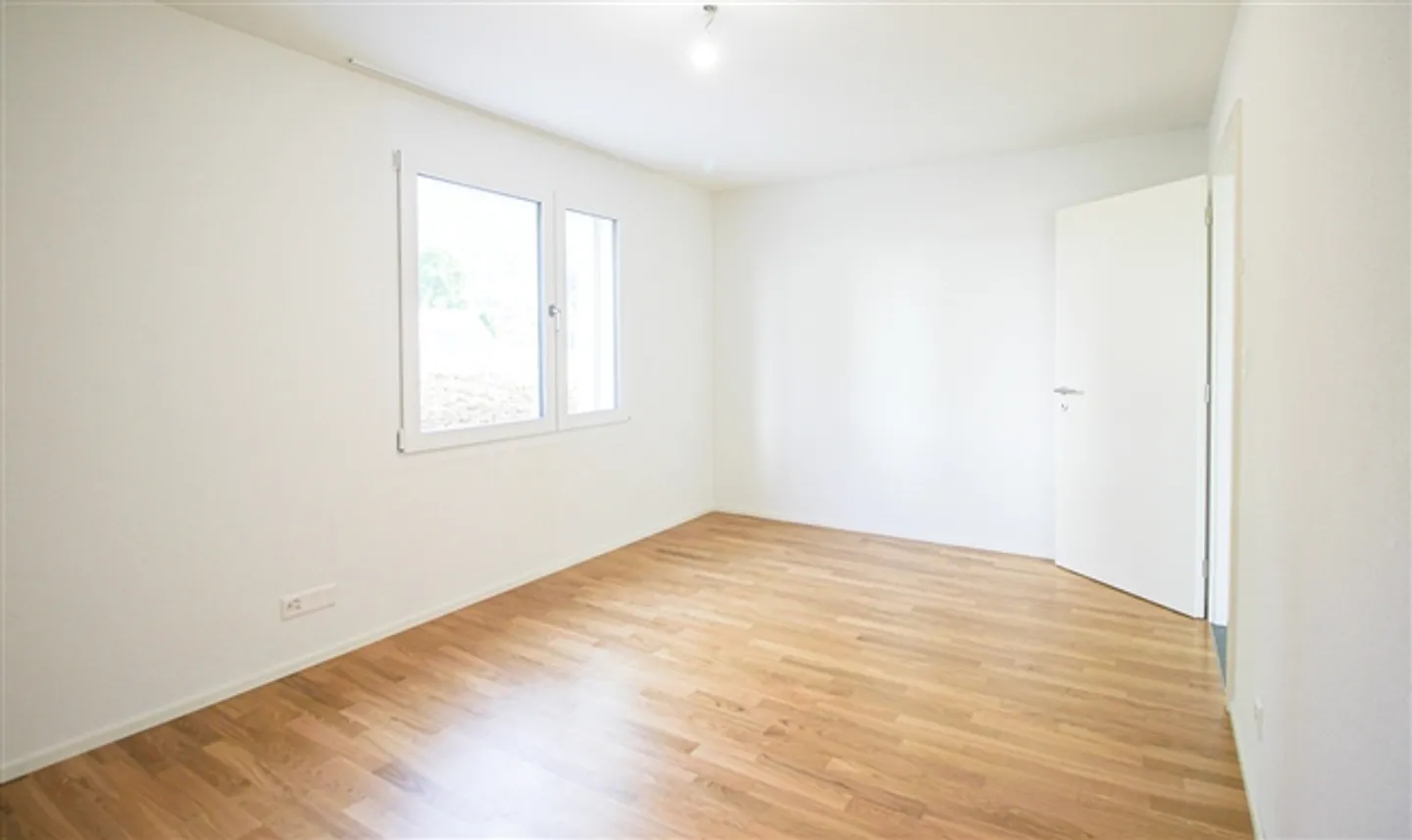 «Moderne 3.5 Zimmerwohnung mit Terrasse
Tiefgarage - Aufzug» - Foto 8 von 15