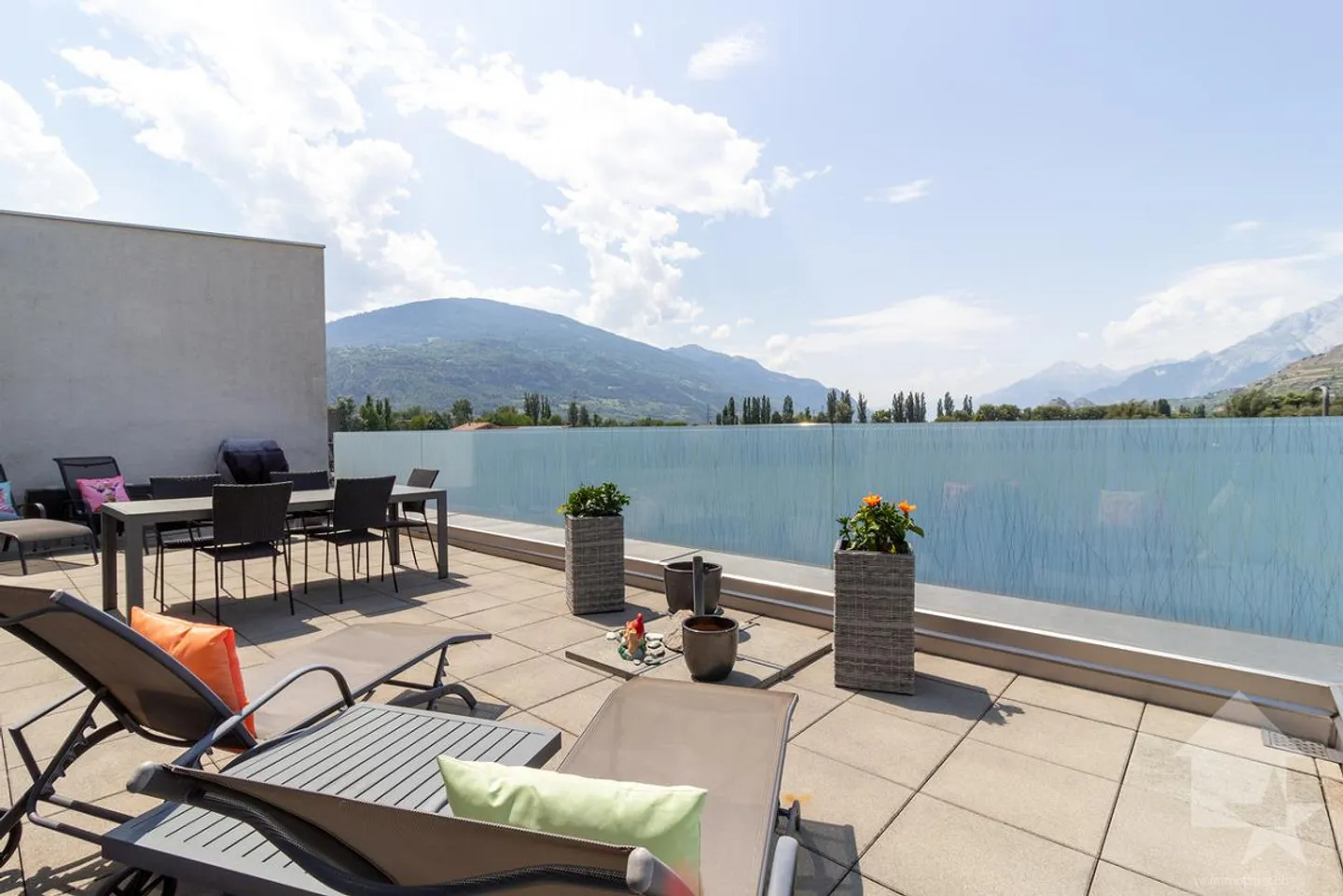 Charming penthouse 5.5 rooms with terrace - Photo 1 of 20