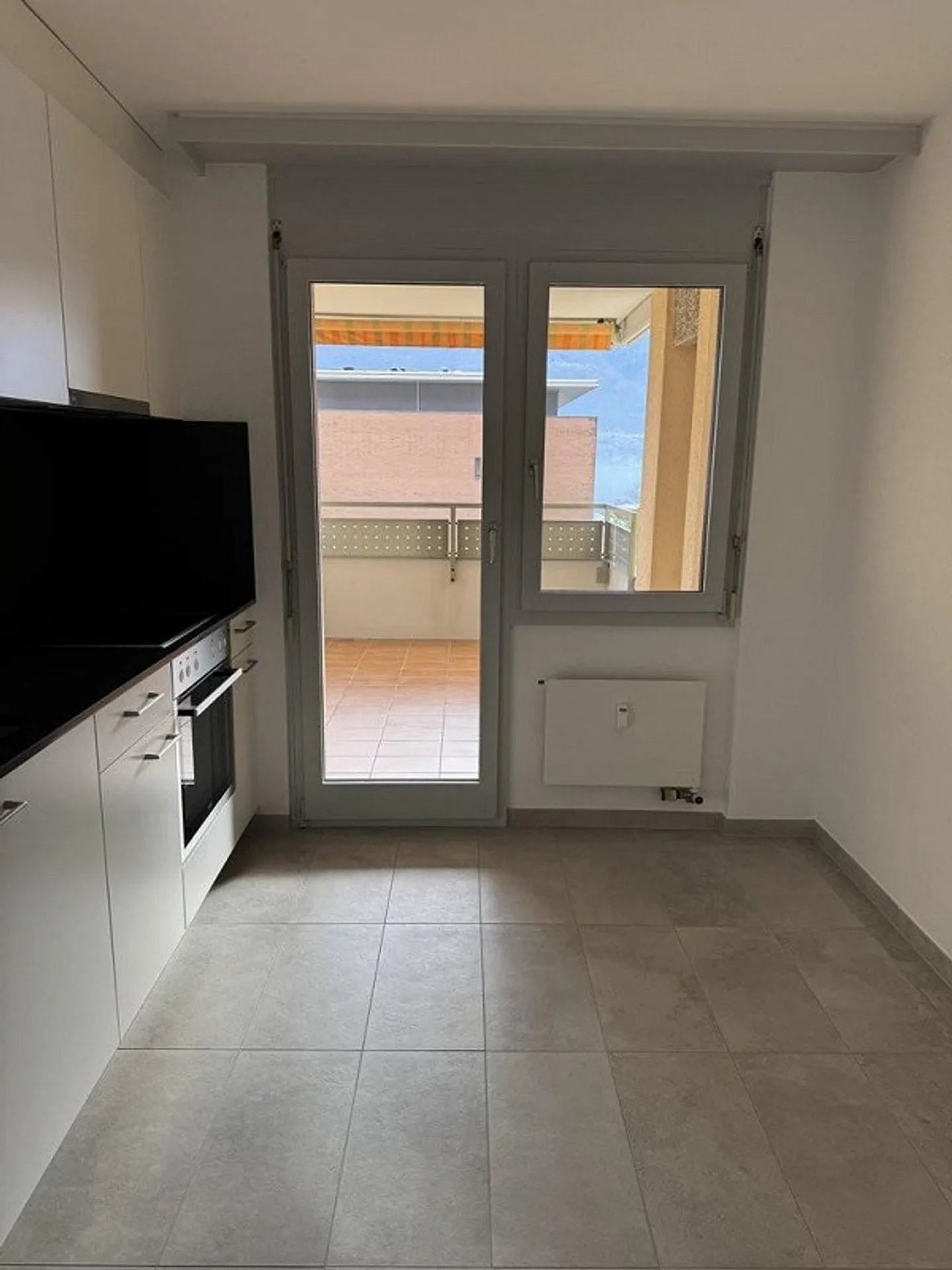 Zu vermieten: geräumige und helle 3,5-Zimmer-Wohnung in Minusio. - Foto 2 von 8